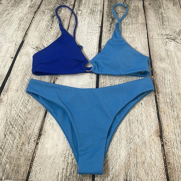 NWT! Women’s blue color block ribbed two piece bathing suit Medium - Picture 3 of 4